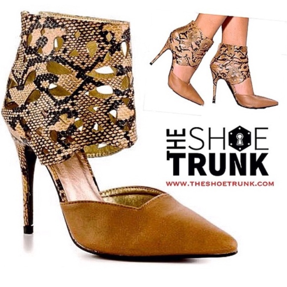 Stiletto Snakeskin Heel Booties. BRAND NEW! Never worn. 👜